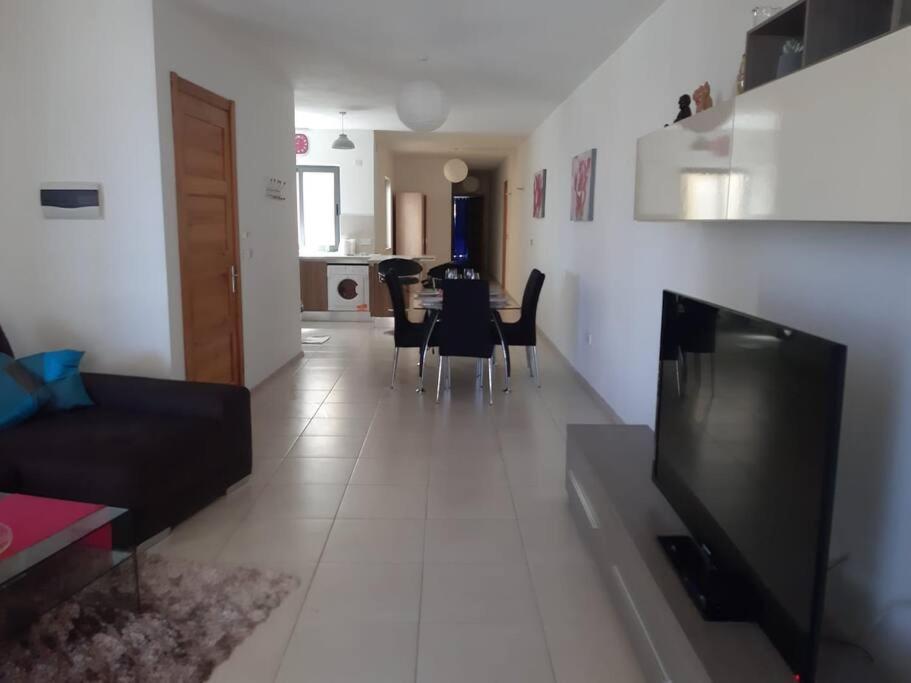 סיינט פול ביי Lovely Two Bedroom Apartment מראה חיצוני תמונה